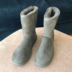 WORN ONCE Ugg Boots (Gray) - Size 8
